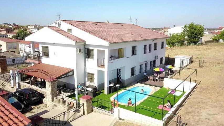 Ferienwohnung für 3 Personen, mit Pool und Garten sowie Ausblick - 1
