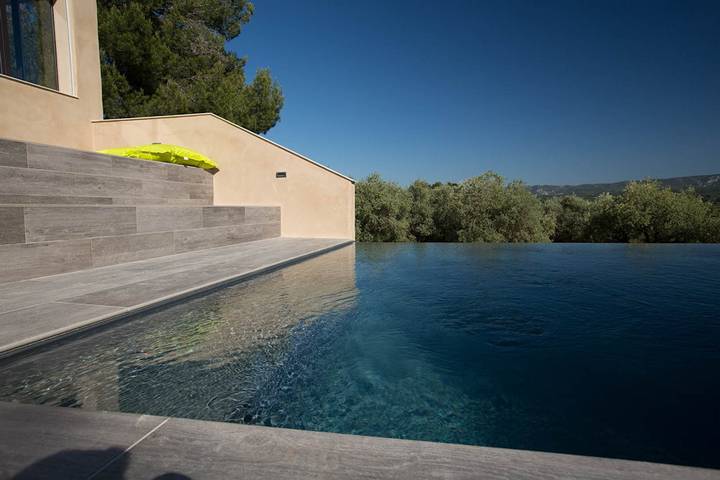 Gîte pour 10 personnes, avec terrasse et piscine