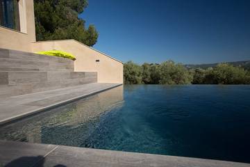 Gîte pour 10 personnes, avec piscine et terrasse à Mazan