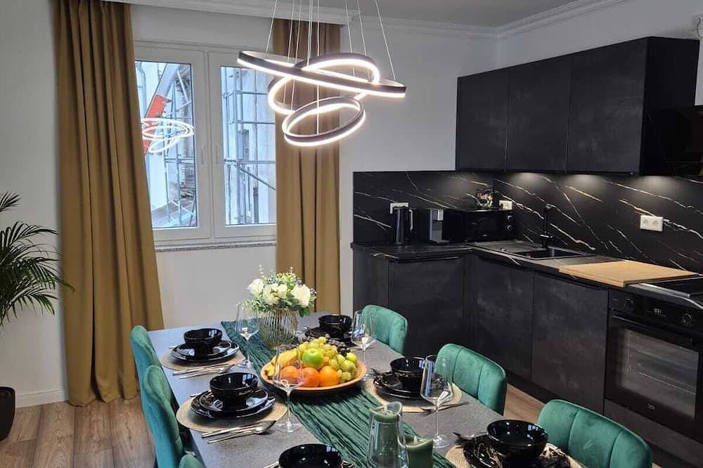 Ganze Wohnung, Luxsuite Still und Komfort Tv-75 Zoll Großer Balkon Tenderingssee in der Nähe in Dinslaken, Niederrhein