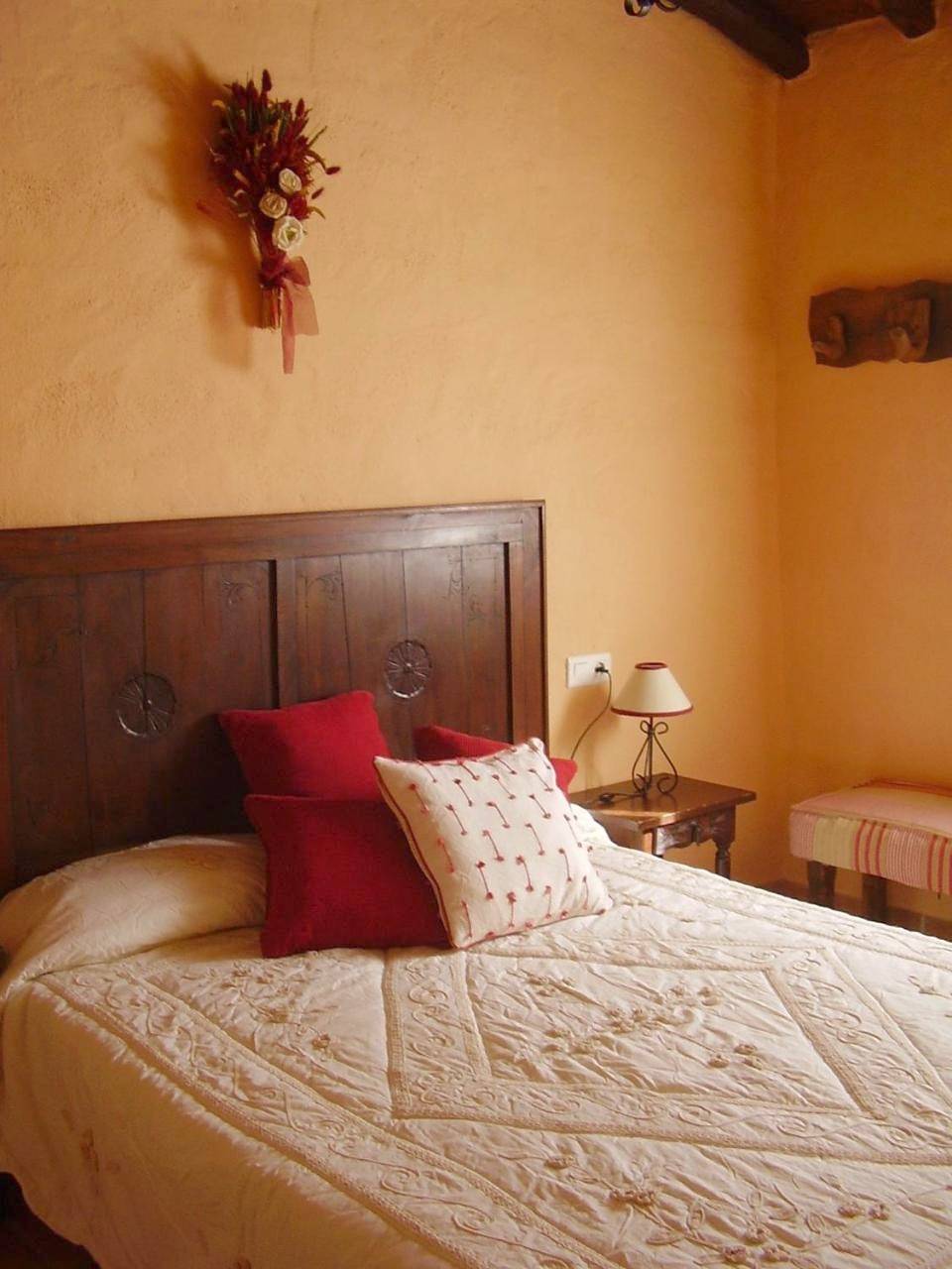 Three-Bedroom House in Parauta, Province de Málaga