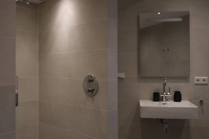 Chambre d’hôte pour 4 personnes, avec balcon dans Bréda - 2