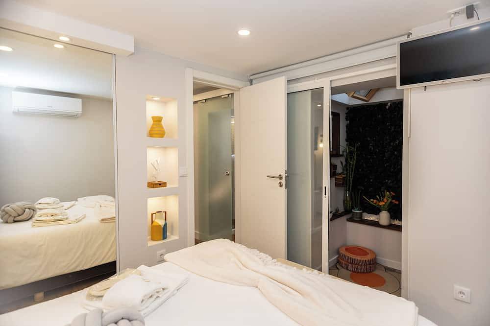 Zen house on the cliffs of Azenhas do Mar in Azenhas do Mar, Costa de Lisboa