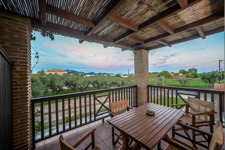 Apartment for 6 people, with balcony and garden in Laganas
