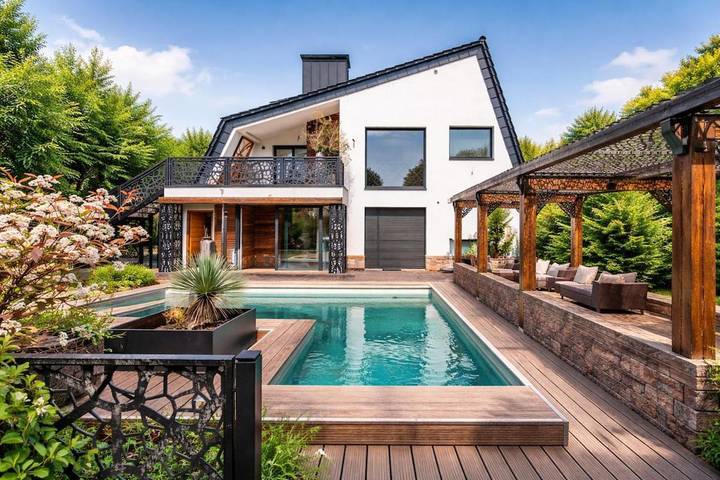 Villa für 8 Personen, mit Pool und Ausblick sowie Terrasse, mit Haustier in Essen