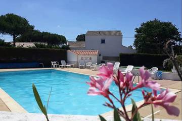 Gîte pour 4 personnes, avec piscine et balcon dans Plage de La Parée