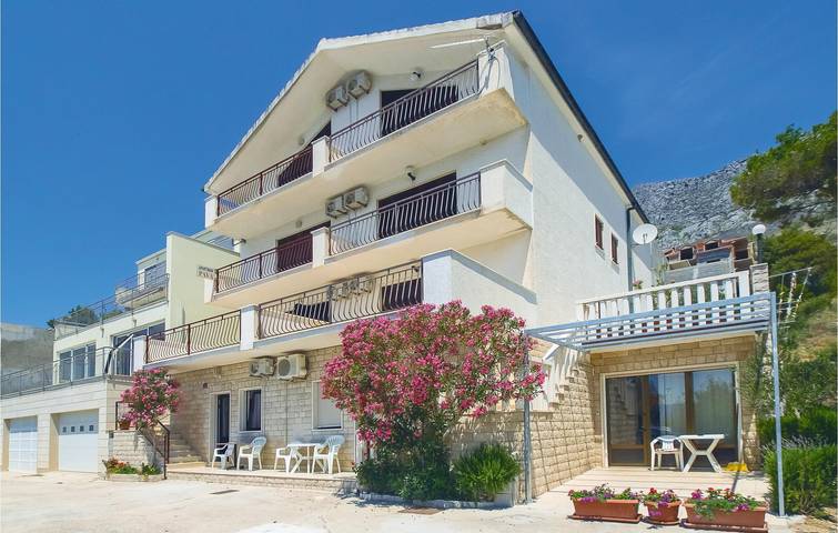 Ferienwohnung für 4 Personen, mit Terrasse in Lokva Rogoznica