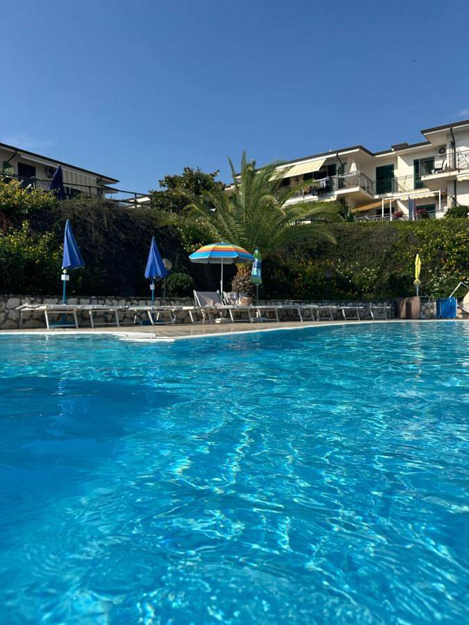 Ferienwohnung für 6 Personen, mit Pool und Ausblick sowie Balkon - 1