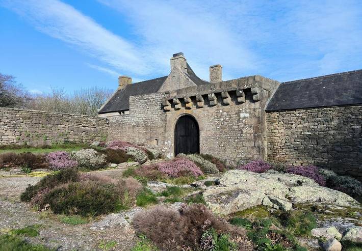 Maison d’hôte pour 2 personnes, avec jacuzzi et jardin à Plourin