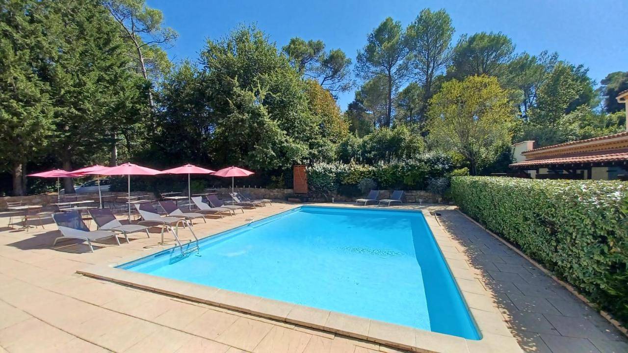 Small Double Room in Le Val, Région de Brignoles