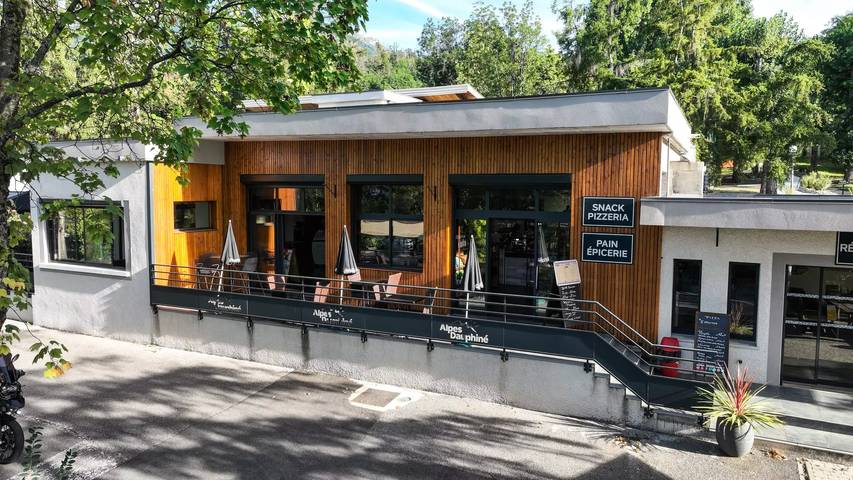 Camping für 4 Personen, mit Terrasse und Ausblick sowie Pool in Französische Alpen - 4