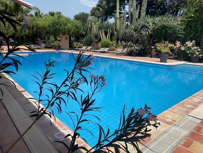 Rustico per 9 persone, con Terrazza e Giardino nonché Piscina e Panorama a Catania