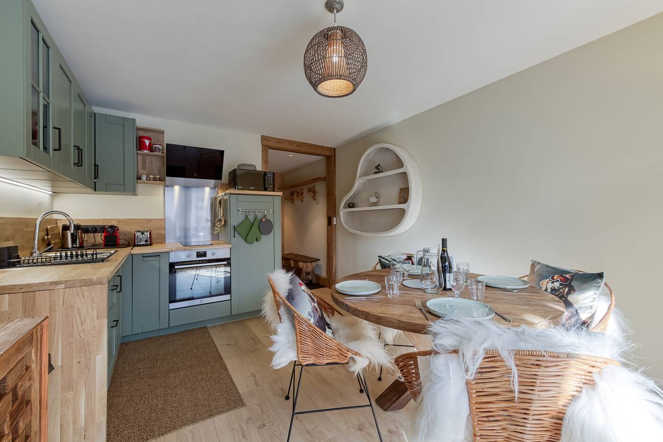 Entire apartment, Le Refuge Des Lacs Mont-Blanc View Retreat in Chamonix-Mont-Blanc, Bonneville region