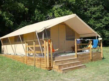 Tente pour 5 personnes, avec terrasse en Dordogne