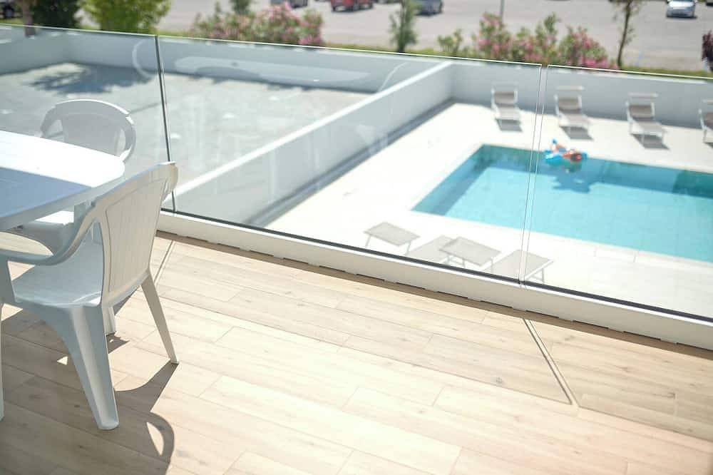 Entire apartment, West Village Appartamento - Nuovo con piscina in Lido di Jesolo, Jesolo