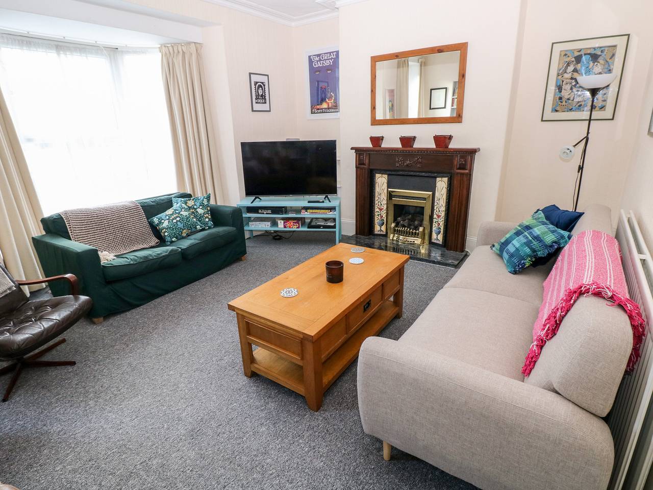 Entire apartment, The Bookshelf in Swansea region