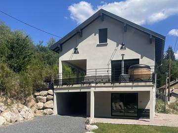 Gîte pour 8 personnes, avec jacuzzi et terrasse ainsi que jardin et sauna, animaux acceptés dans les Vosges