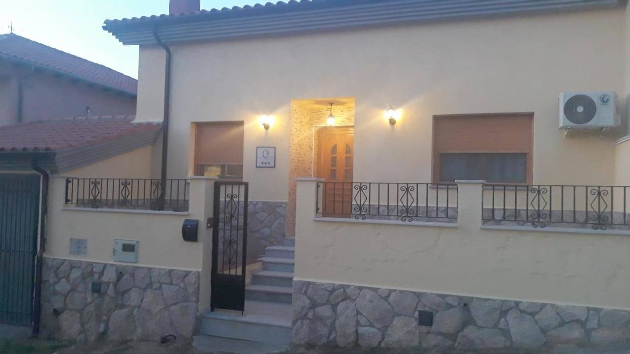 Three-Bedroom House in Casas del Monte, Provincia de Cáceres