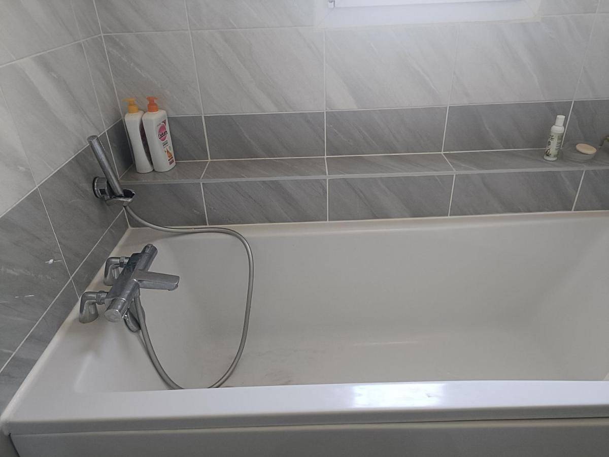 Appartement de vacances entier, Standard King Room in Maurepas, Yvelines