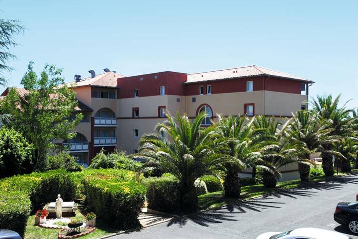 Location de vacances pour 4 personnes, avec balcon ainsi que vue et piscine dans Thermes Borda - 2