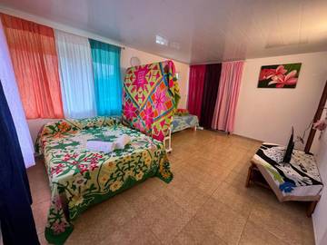 Cottage pour 3 personnes, avec vue et jardin dans Tubuai