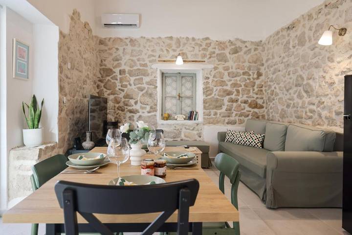 Ferienhaus für 4 Personen, mit Terrasse und Whirlpool in Razanac - 2