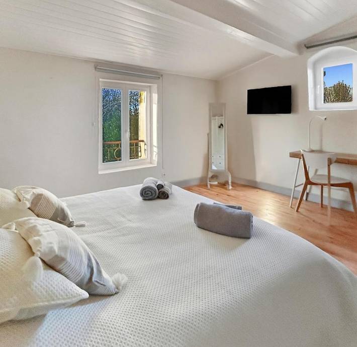 Gîte pour 7 personnes, avec jardin ainsi que piscine et vue à Rauzan - 4