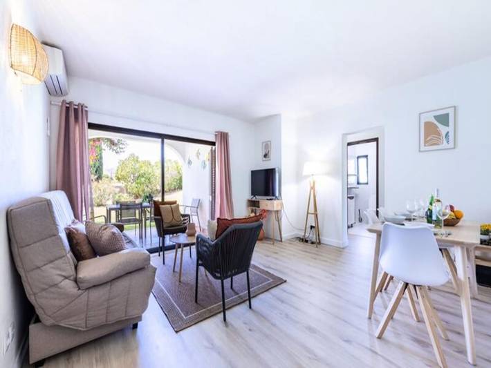 Appartamento vacanze per 4 persone, con giardino e piscina, adatto a famiglie con bambini - 1