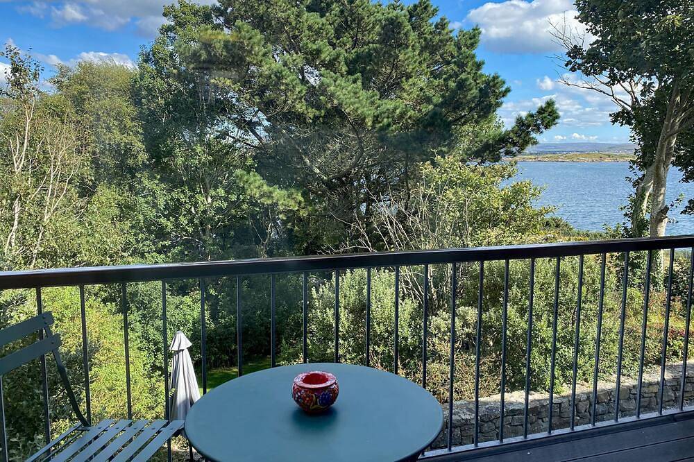 Cottage 430 - Roundstone - sleeps 4 guests  in 2 bedrooms in Roundstone, Connemara