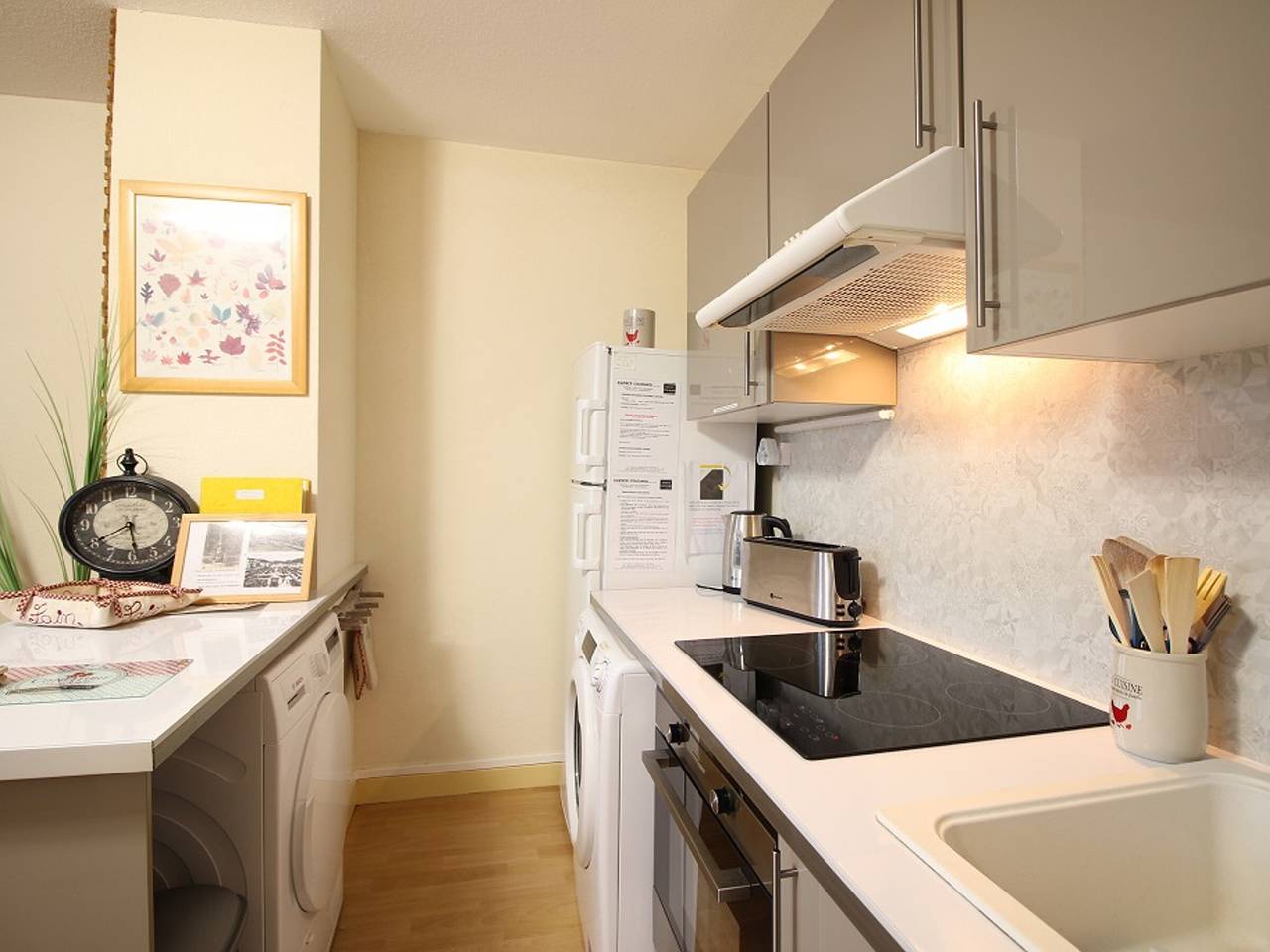 Entire apartment, T2 bis in La Bourboule center with Wifi and parking, up to 5 people in La Bourboule, Volcans d'Auvergne Regional Nature Park