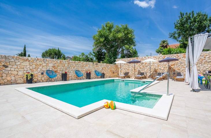 Villa für 13 Personen, mit Pool und Garten, mit Haustier auf Krk - 4