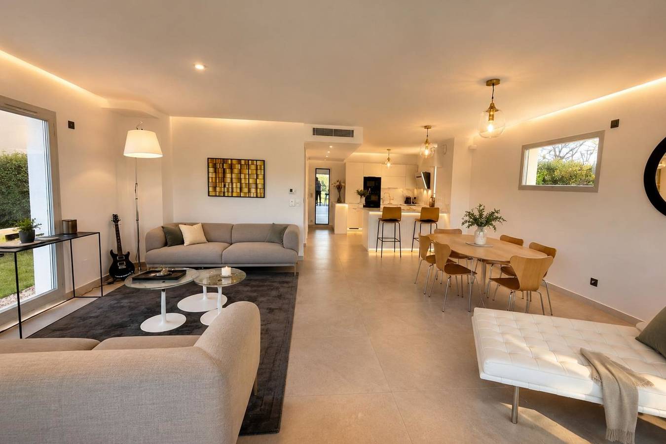 Contemporary luxury villa in Antibes – 3 bedrooms – 6 guests – Pool & parki in Antibes, Mediterranean Coast (France)