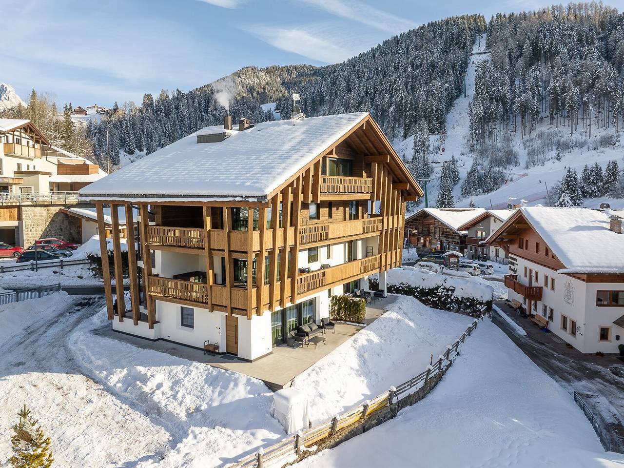 Entire apartment, Villa Sofia Apartment 'O' with Mountain View, Private Terrace and Wi-Fi in Plan da Tieja, Wolkenstein
