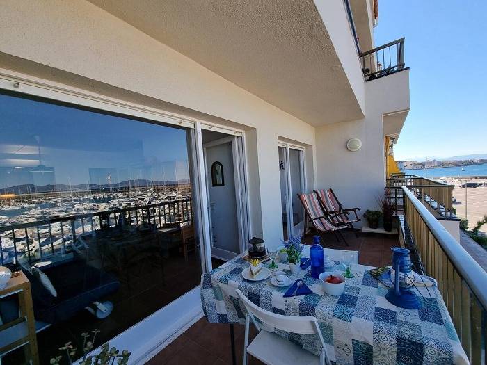 Ganze Ferienwohnung, Ferienwohnung für 4 Personen mit Terrasse in l'Escala, Oberampurien
