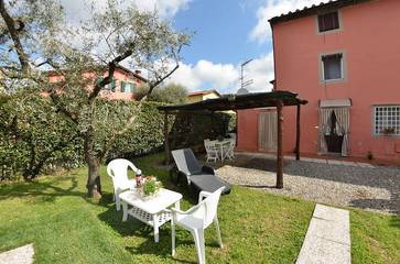 Holiday Home for 6 People in Lucca, Colline Lucchesi, Photo 4