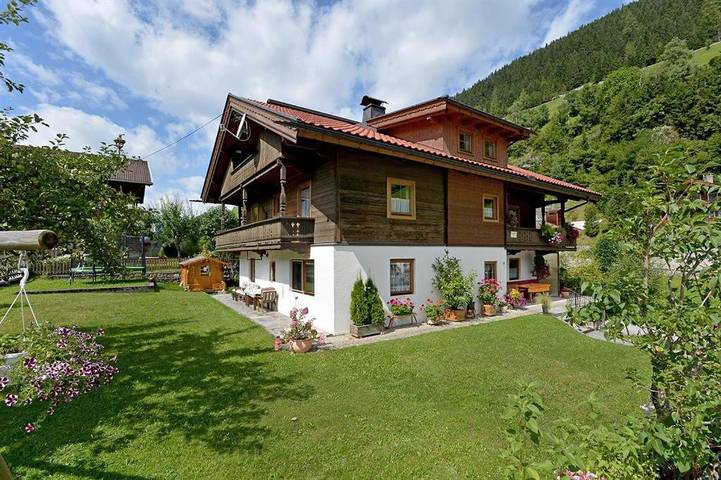 Ferienwohnung für 5 Personen, mit Balkon und Terrasse sowie Garten und Ausblick