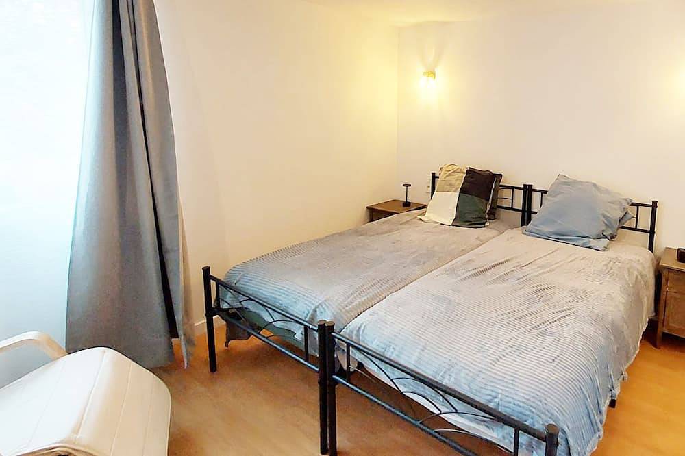 Ganze Wohnung, Air-conditioned apartment surrounded by vineyards, shared pool, in La Tour-d'Aigues, Regionaler Naturpark Luberon