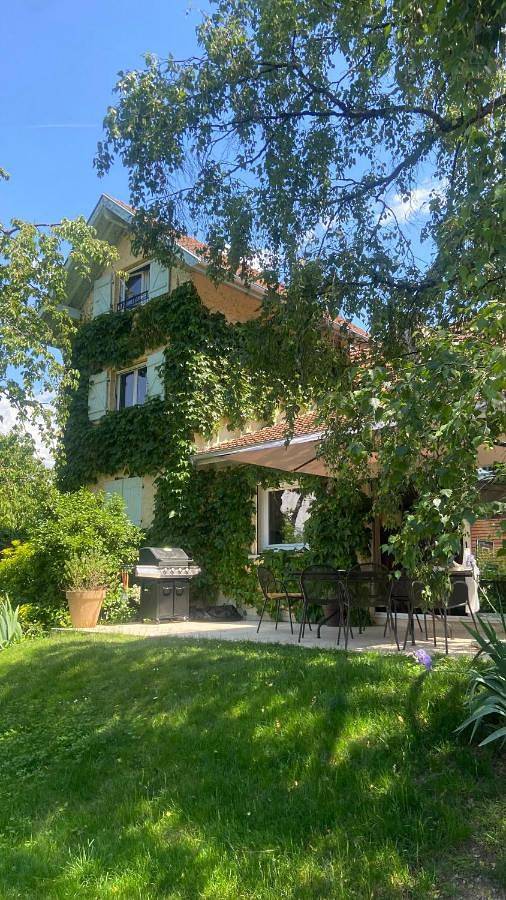 B&b per 2 persone, con panorama e giardino a Annecy