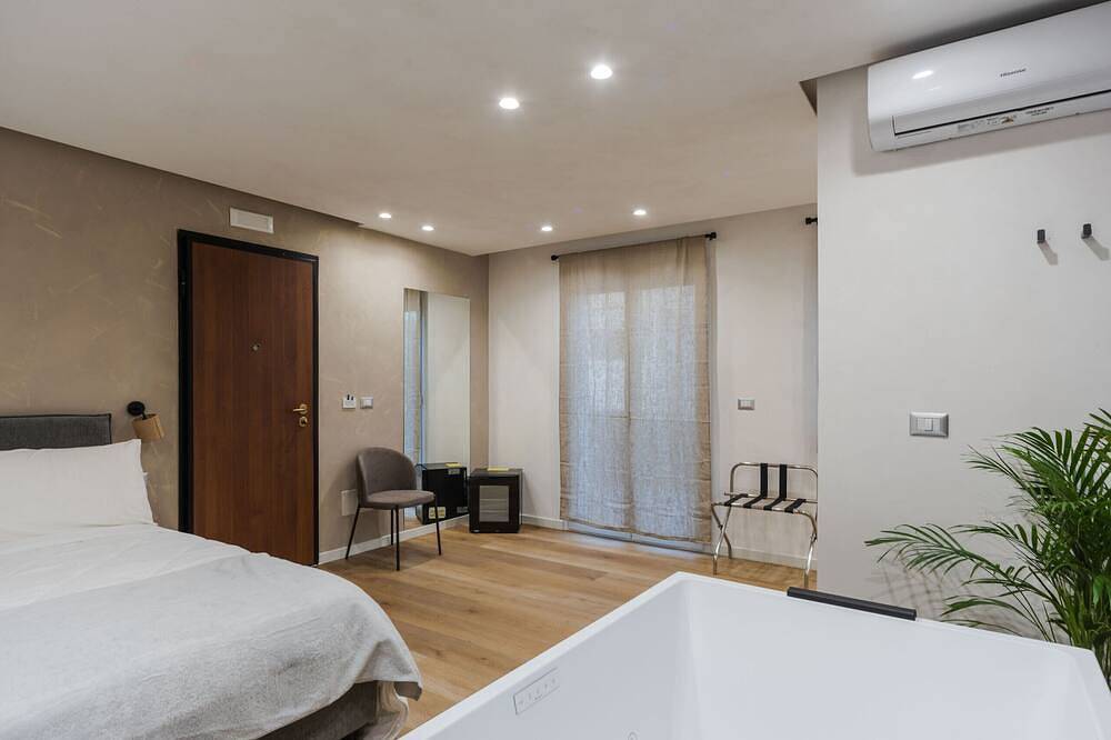Maui with Jacuzzi - Tropicalia Suites by Wonderful Italy in Stanislao Cannizzaro, Aci Castello