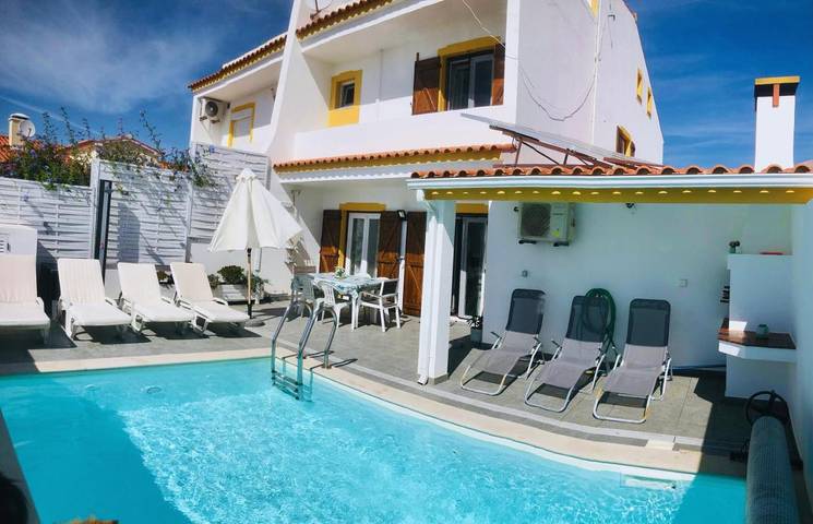 Location de vacances pour 10 personnes, avec vue ainsi que balcon et piscine dans Serra De El Rei