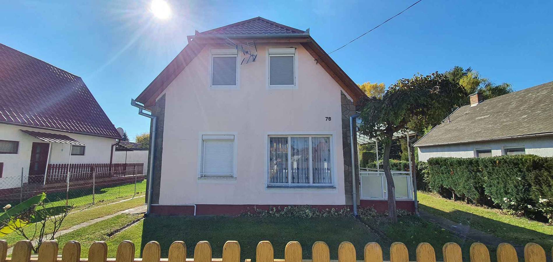 Ganze Ferienwohnung, Ferienwohnung in Strandnähe mit Klimaanlage  in Balatonmariafürdö, Plattensee Südufer