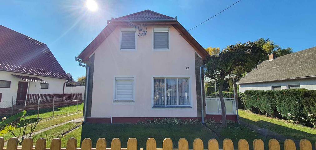 Ganze Ferienwohnung, Ferienwohnung in Strandnähe mit Klimaanlage in Balatonmariafürdö, Plattensee Südufer
