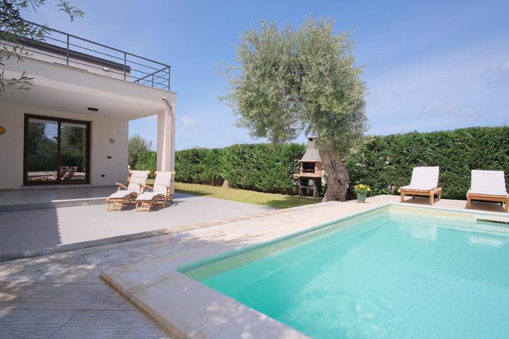 Holiday home for 6 people, with hot tub and garden as well as terrace in Sicily