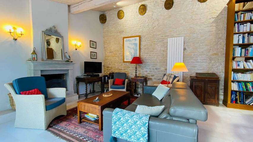 Gîte pour 8 personnes, avec jardin dans Plage De L Arnerault La Flotte - 4
