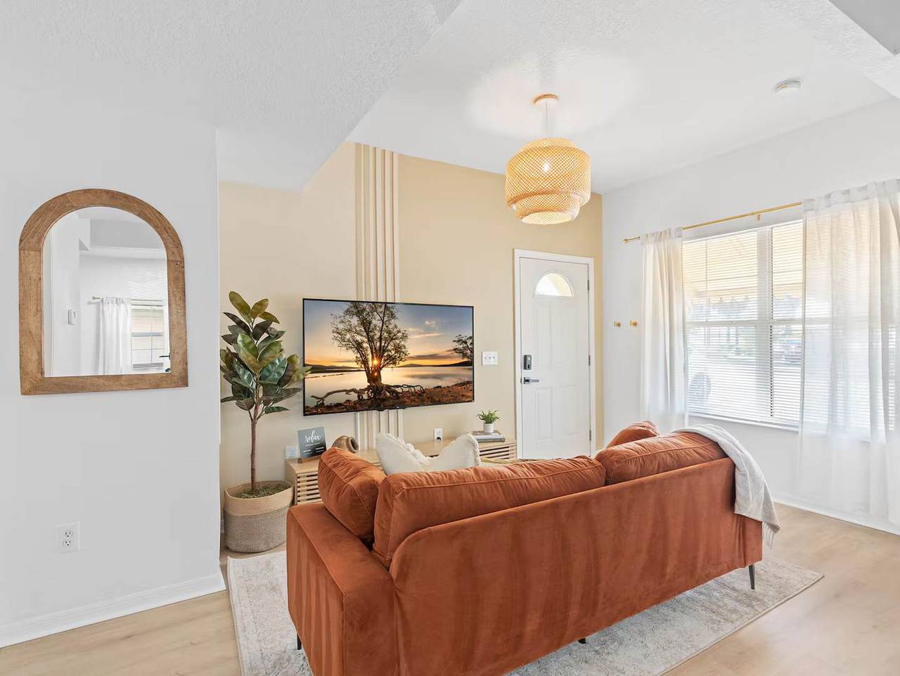 Super Boho- At Lake Toho s Water Sleeps 6 in Kissimmee, Osceola County