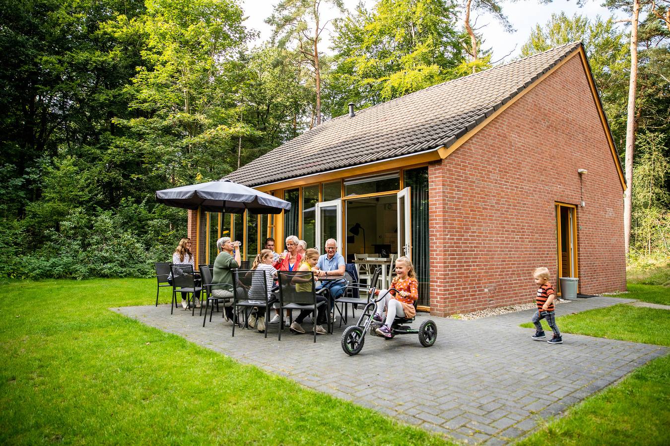 Camping en Bungalowpark de Norgerberg — Bungalow für 12 personen in Drenthe