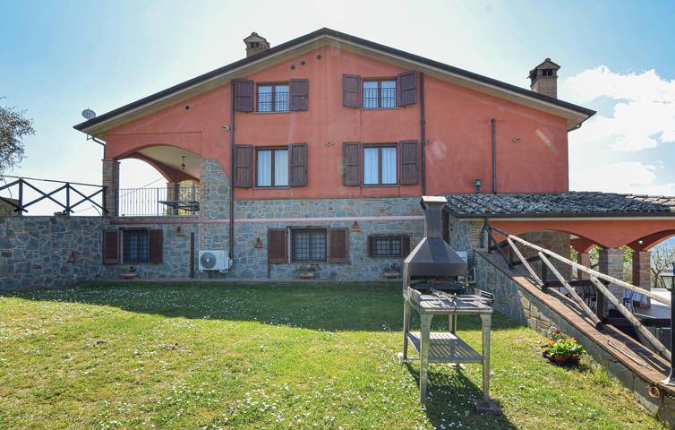 Accogliente appartamento sul lungofiume con piscina e giardino in Panicale, Lago Trasimeno