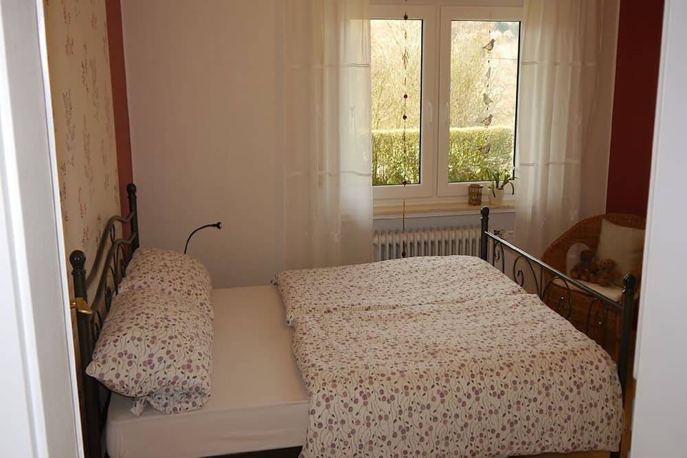 Ganze Wohnung, Schöne, komfortabel eingerichtete Ferienwohnung mitten  in der Vulkaneifel in Üxheim, Vulkaneifel
