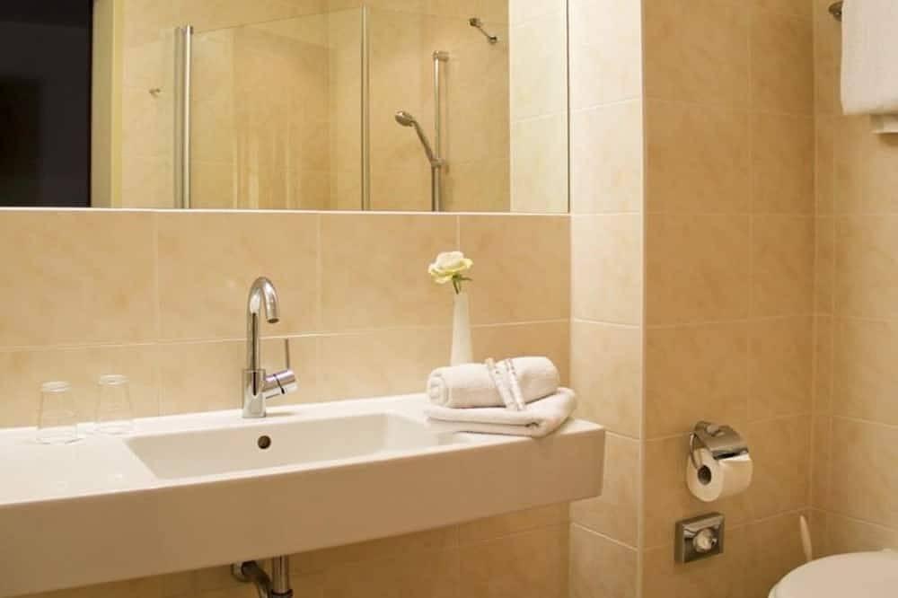 Standard Einzelzimmer, Dusche oder Bad, Wc, - Kulturhotel Fürst Pückler Park in Bad Muskau, Oberlausitz-Niederschlesien