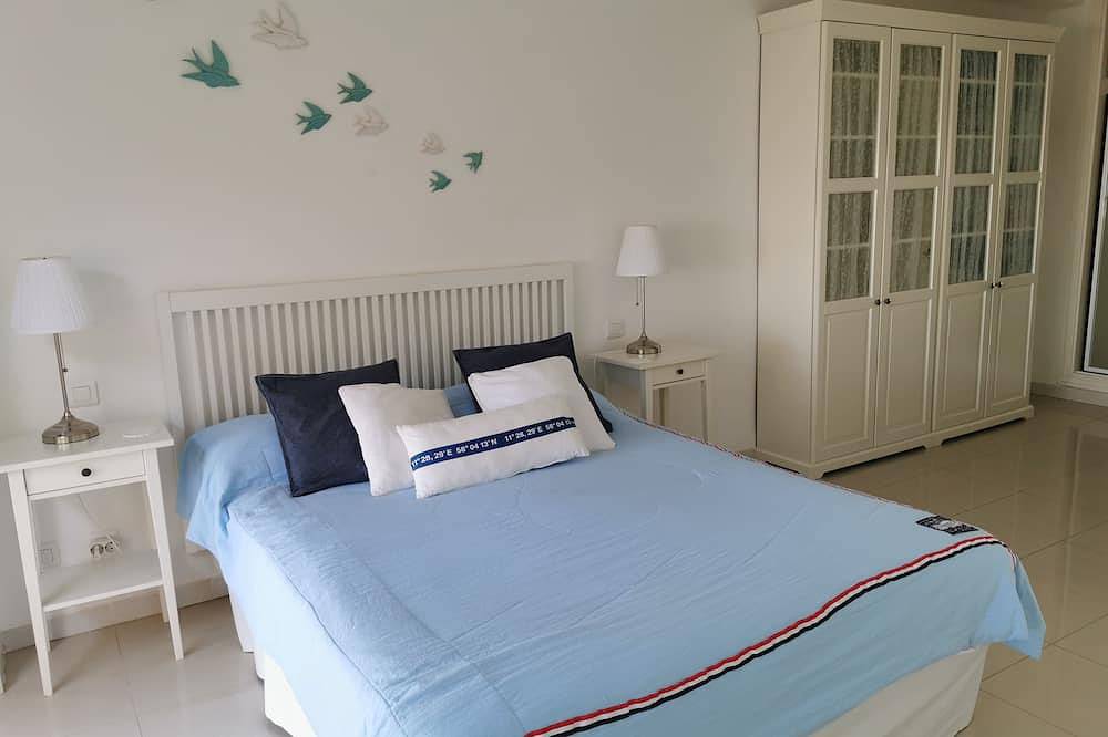 Townhouse with sea view walking distance to the beach - 1 in Urbanizacion Calahonda, Mijas